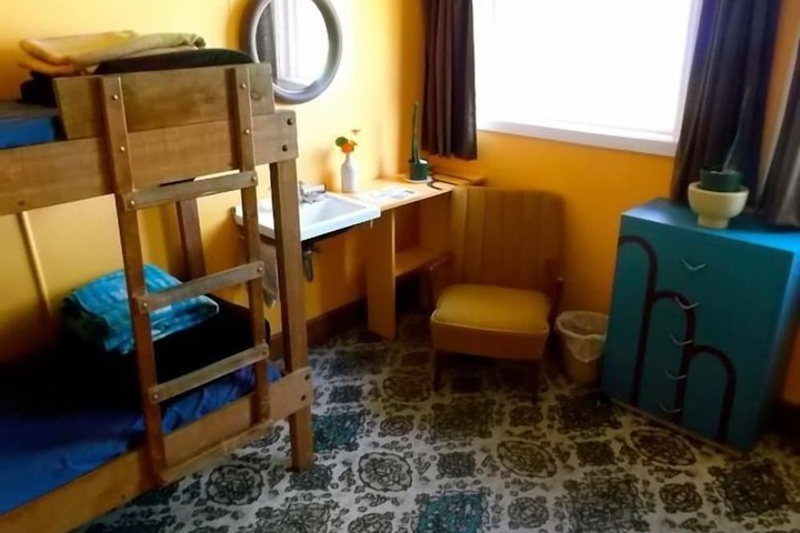 Room 17 of 41