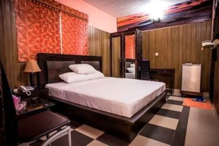 Room 21 of 37