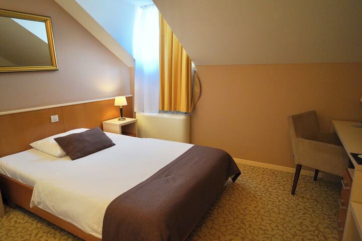Room 26 of 73