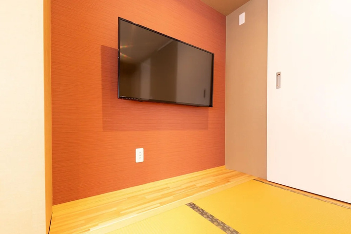 Room 5 of 19