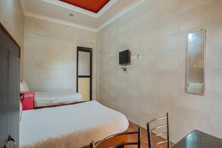 Room 10 of 18