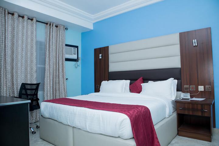 Room 9 of 82