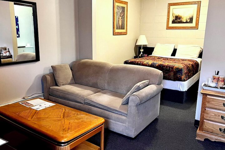 Room 8 of 18