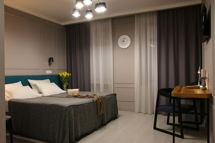 Room 16 of 32