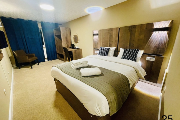 Room 16 of 36