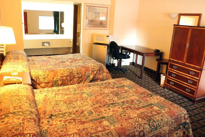 1 King Bed Refrigerator, Microwave (2 of 19)