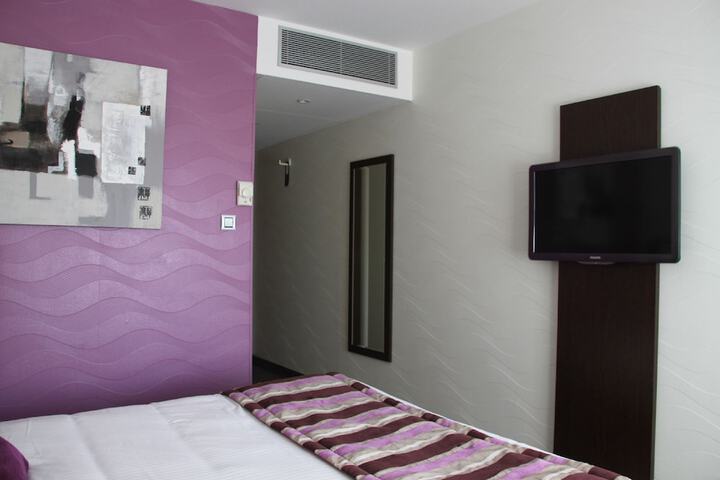 Room 28 of 70