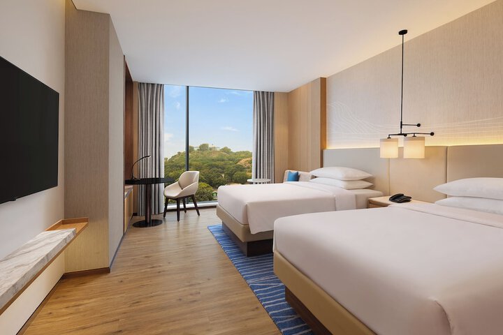 Room 13 of 28