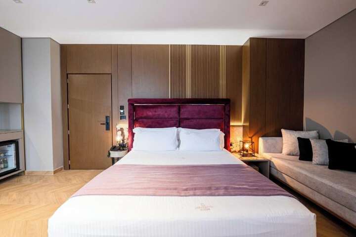 Room 102 of 265