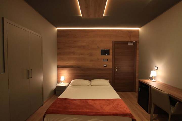 Room 11 of 36