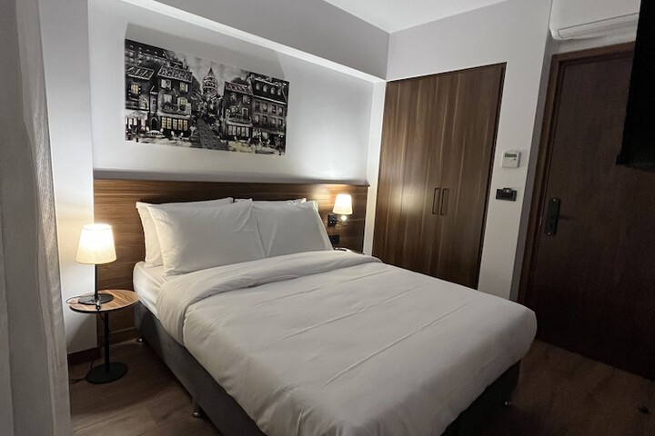 Room 8 of 21