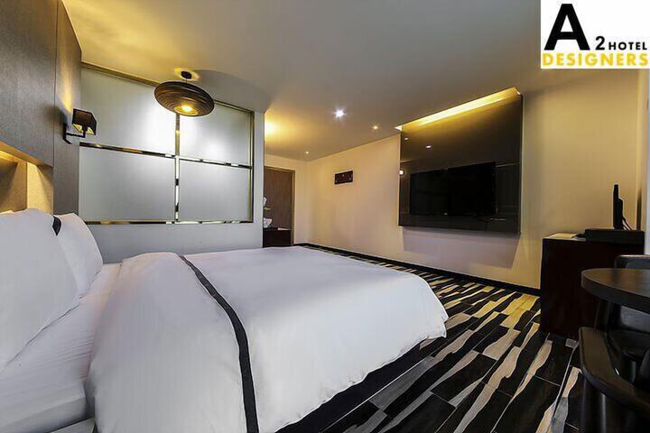 Room 11 of 43