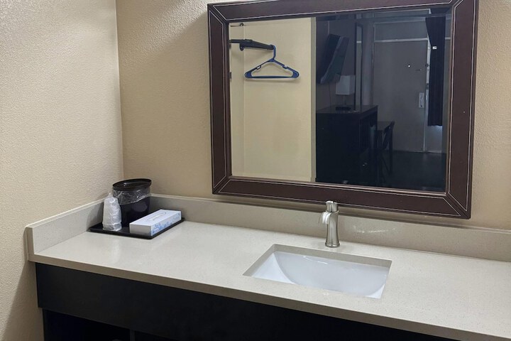 Room 11 of 40