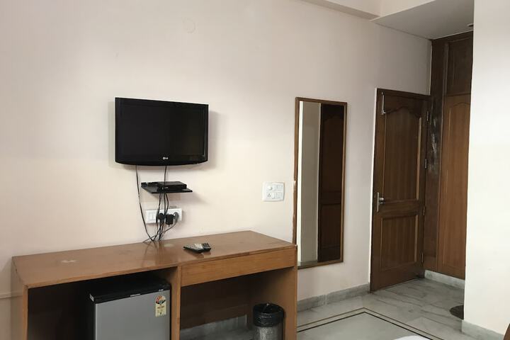 Room 14 of 18