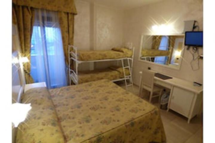 Room 12 of 22