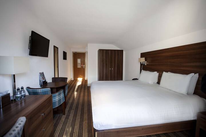 Room 13 of 114