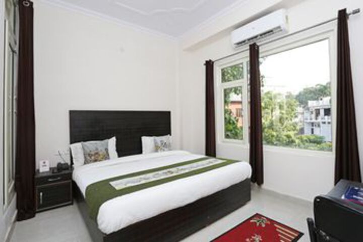 Room 6 of 19