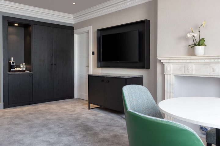 Room 104 of 182