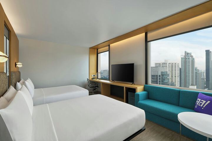 Room 28 of 77