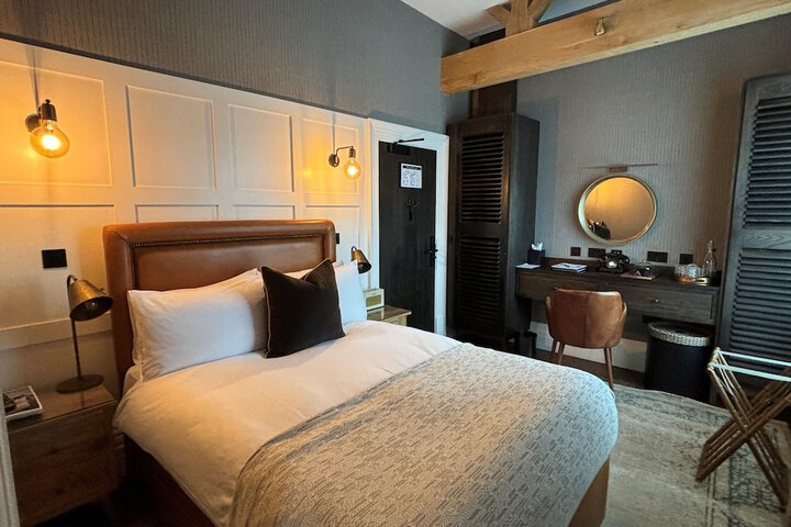 Room 6 of 90