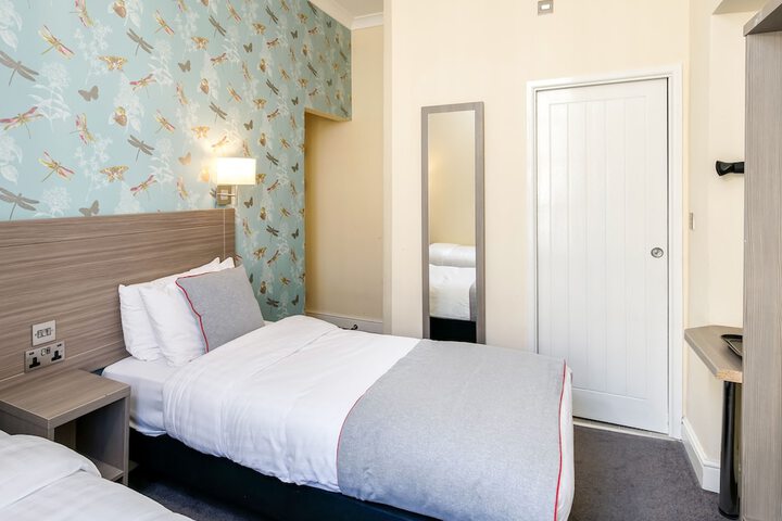 Room 8 of 26