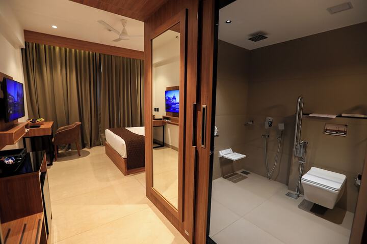 Room 28 of 61