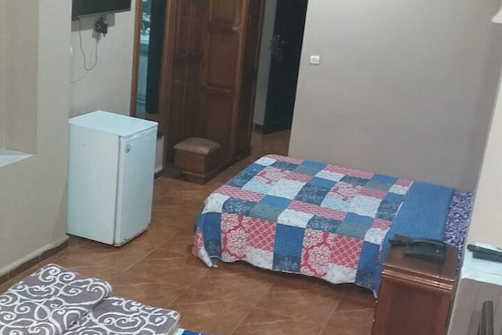 Room 10 of 14
