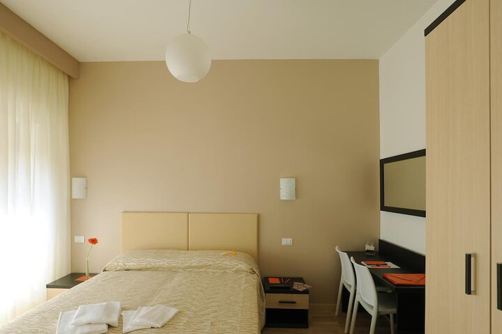 Room 9 of 28