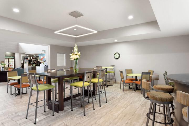 Breakfast/Coffee Service 35 of 41