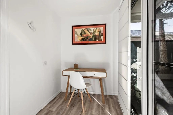 Room 5 of 10