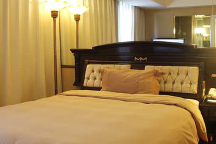 Room 8 of 8