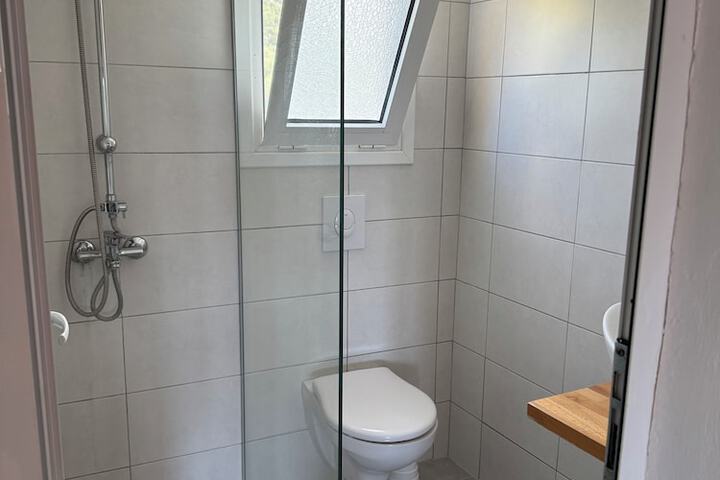 Room 7 of 11