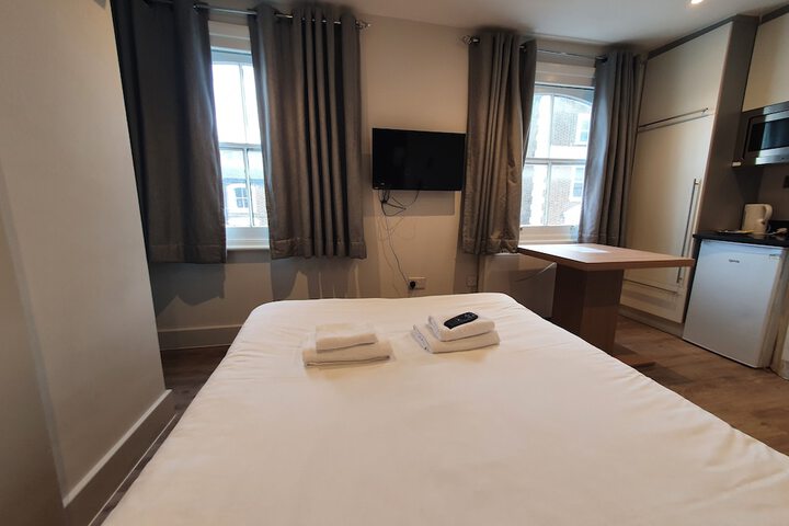 Room 42 of 80