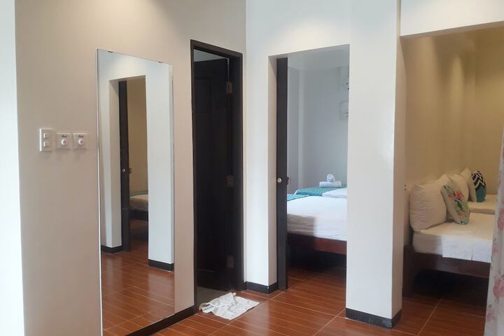 Room 35 of 152