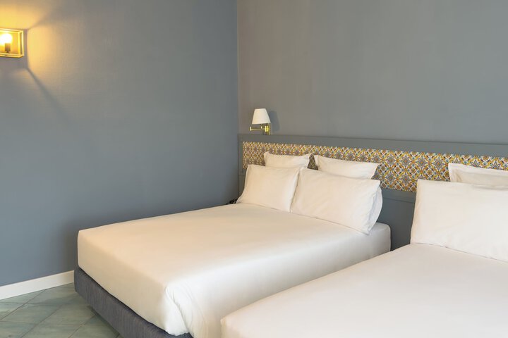 Room 52 of 137