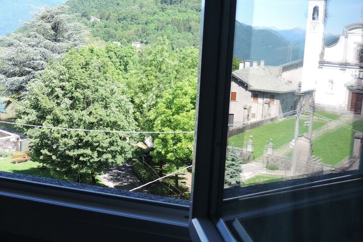 Room 4 of 8