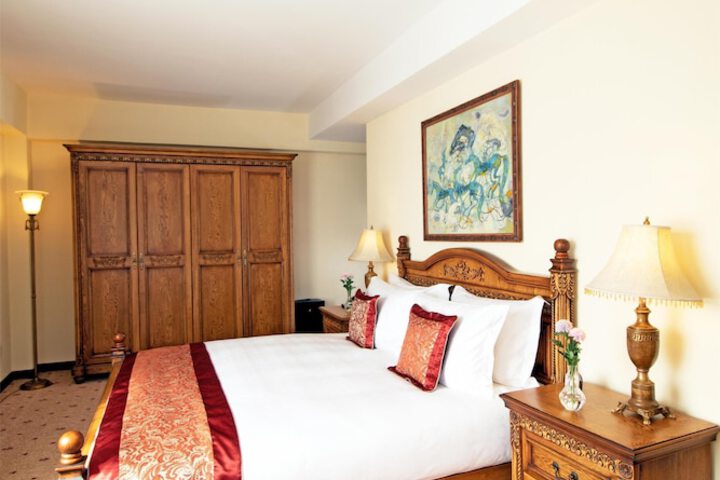 Room 42 of 325