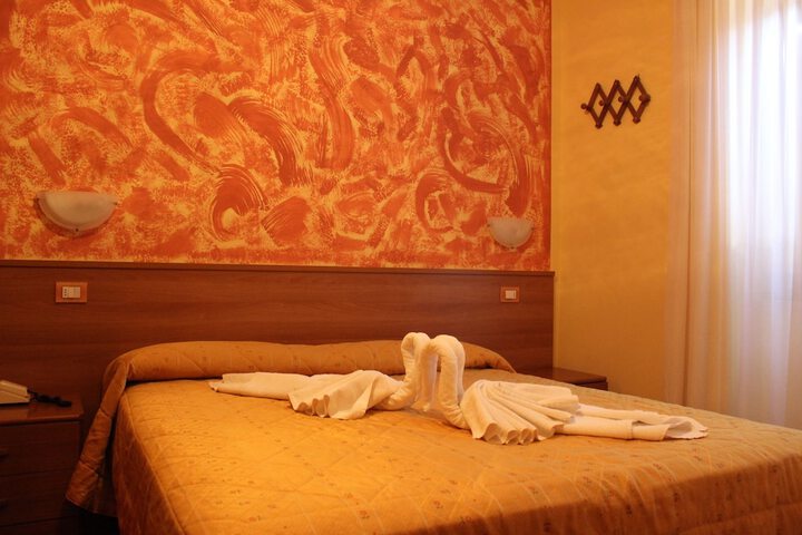 Room 7 of 34