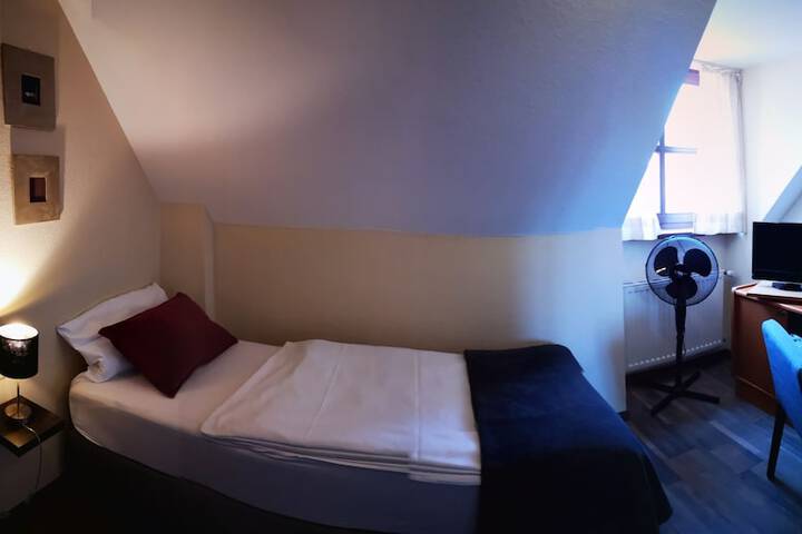 Room 1 of 8