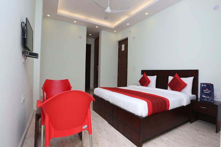Room 15 of 16