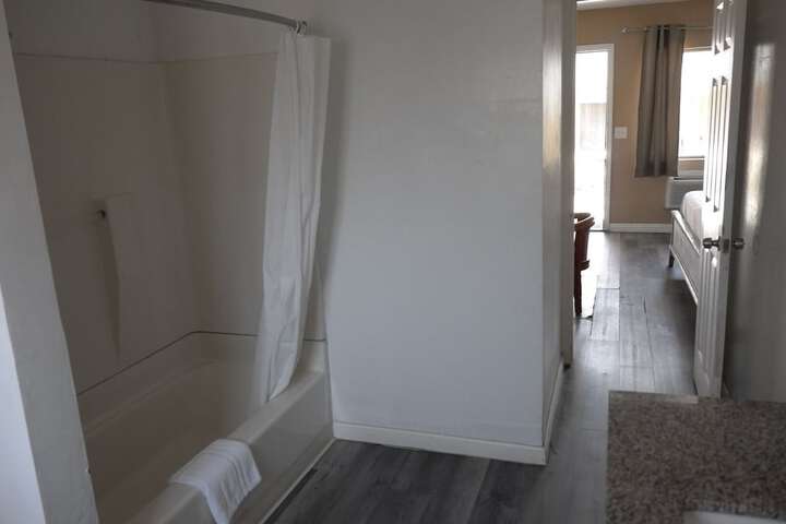 Room 8 of 90