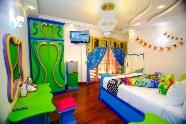 Room 106 of 230