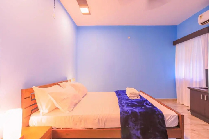 Room 4 of 11