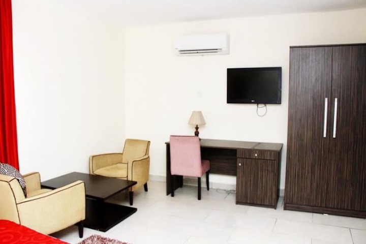 Room 4 of 13