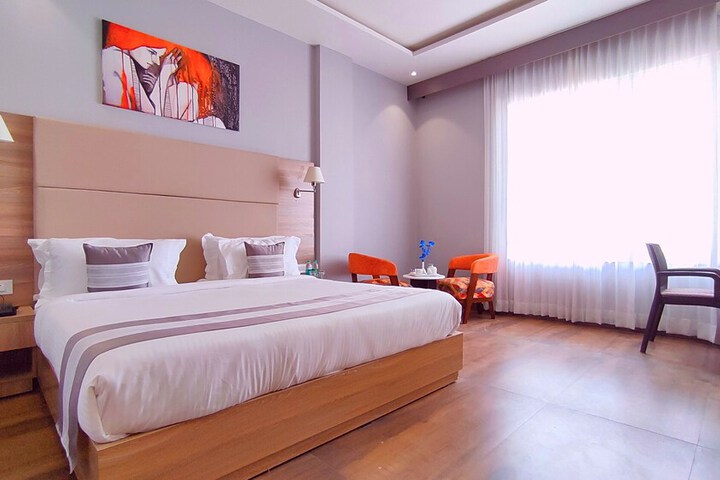 Room 35 of 102
