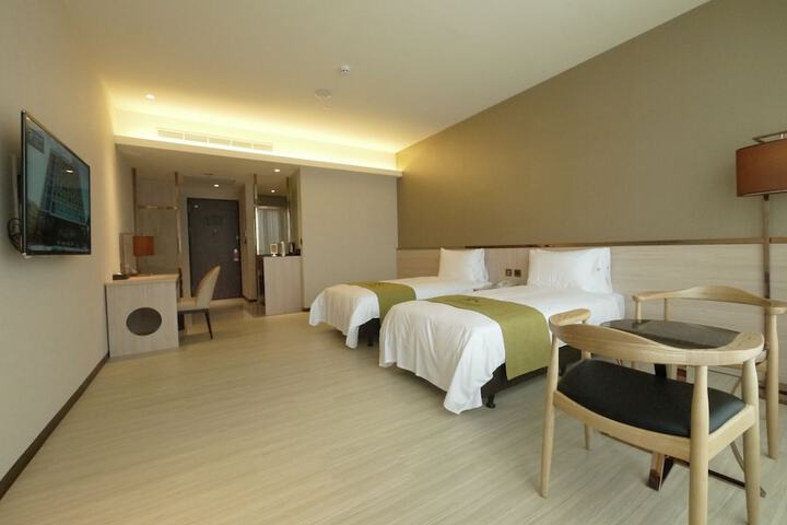 Room 4 of 52