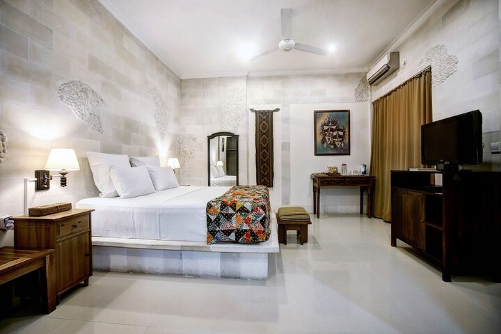 Room 6 of 92