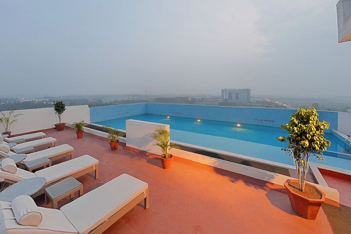 Hotel Pool