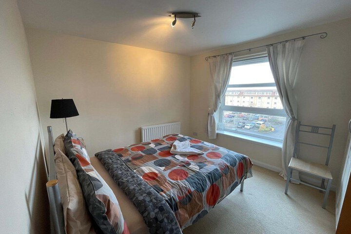 Room 2 of 10