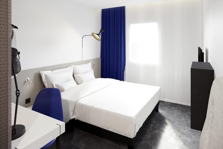 Room 34 of 76